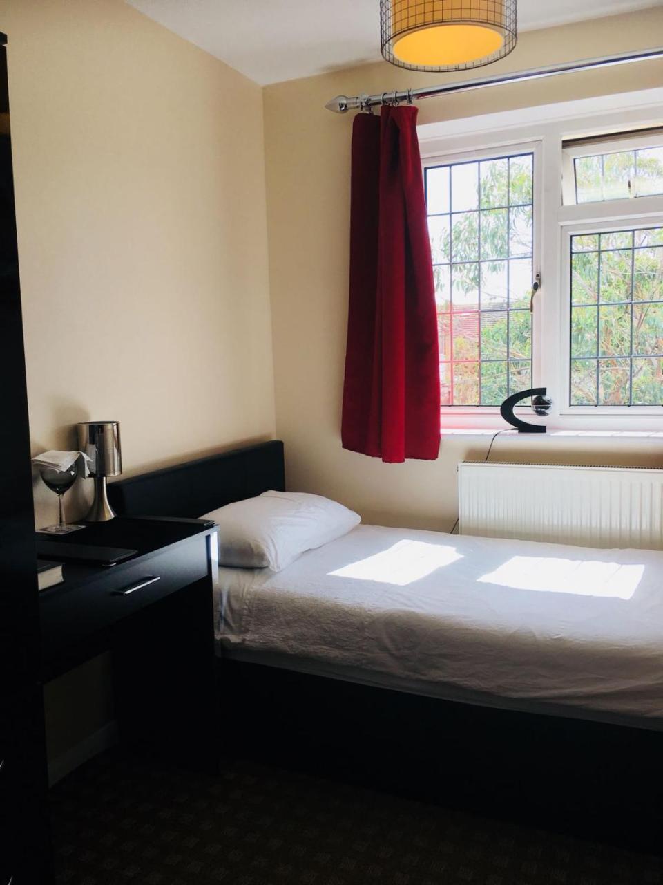 Bianca'S House Hotel Heathrow Airport Слау Екстериор снимка